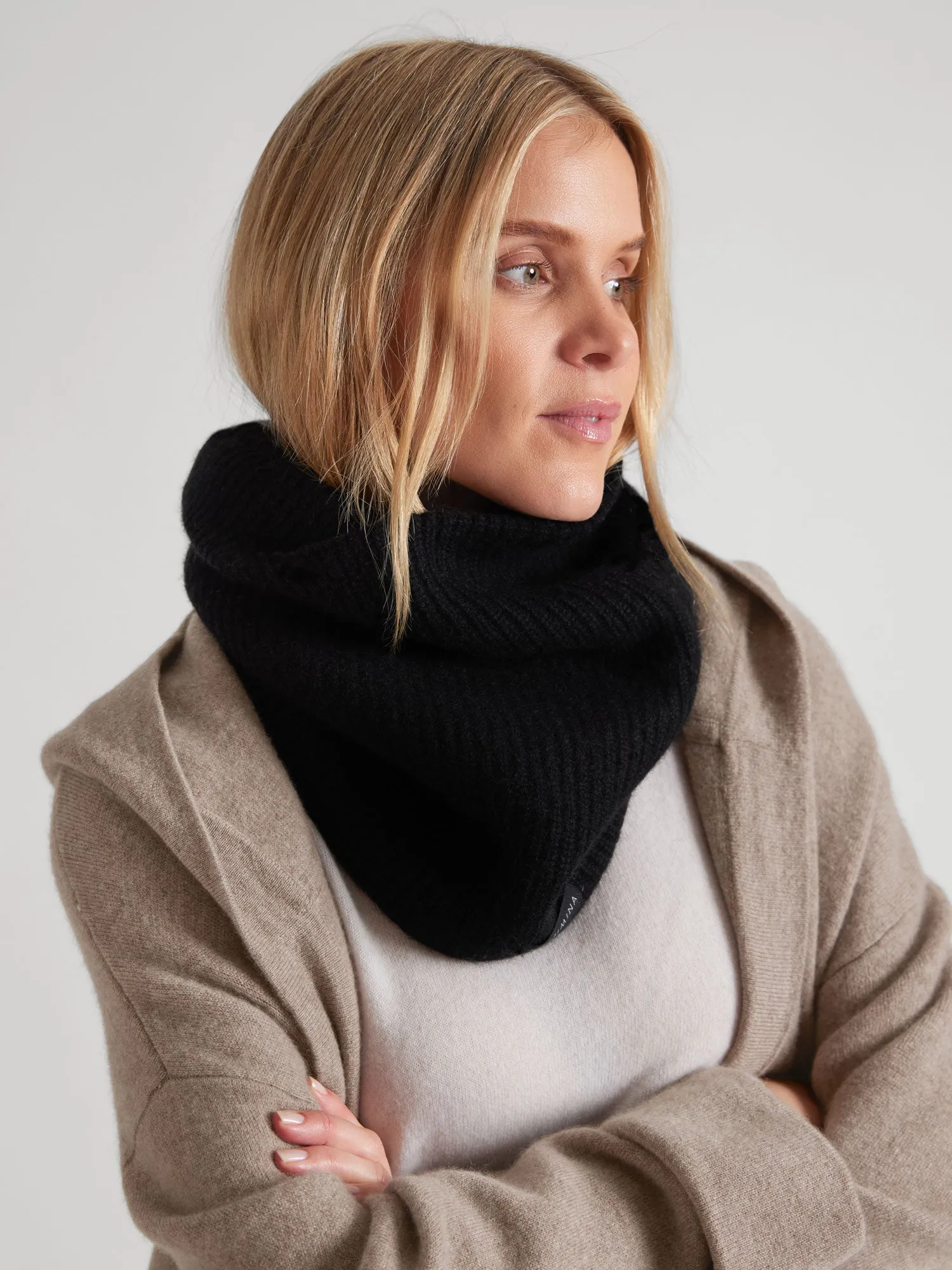 Cashmere snood "Erika" - black