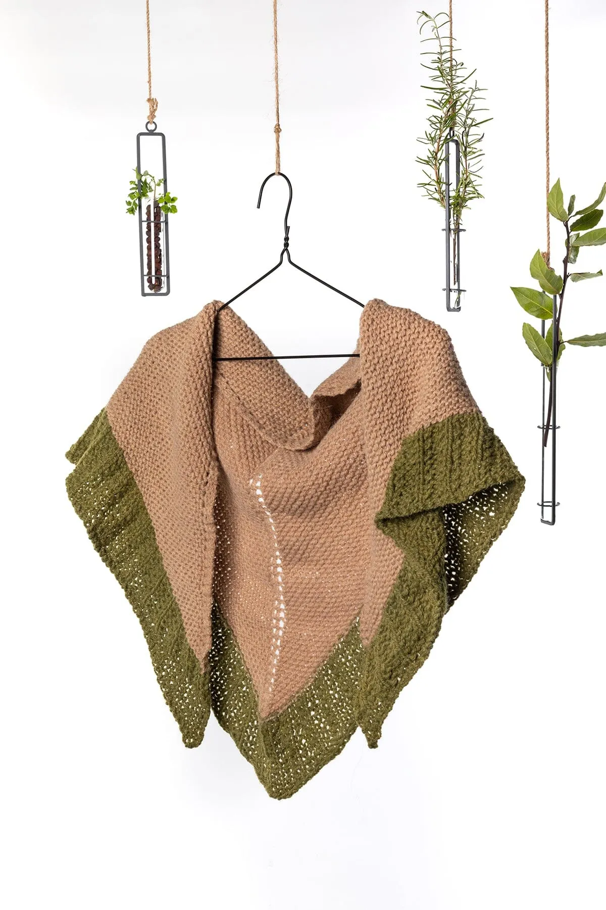 Yarn Vibes: Aishlyn Triangle Shawl